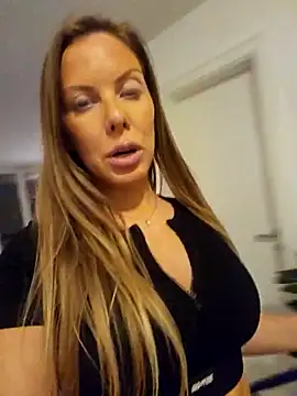 Snapshot of novaforyou1 chatting on 16, 12, 2025 novaforyou1 online show from 16, 12, 2025