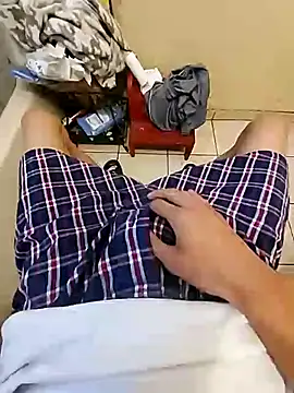 Snapshot of Bigstiffyuh chatting on 25, 10, 2025 Bigstiffyuh online show from 25, 10, 2025