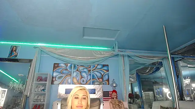 ADRIANNA FOX online show from 4, 2, 2026