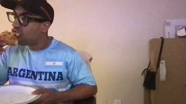 Snapshot of BigGuyMuscle chatting on 18, 3, 2025 BigGuyMuscle online show from 18, 3, 2025