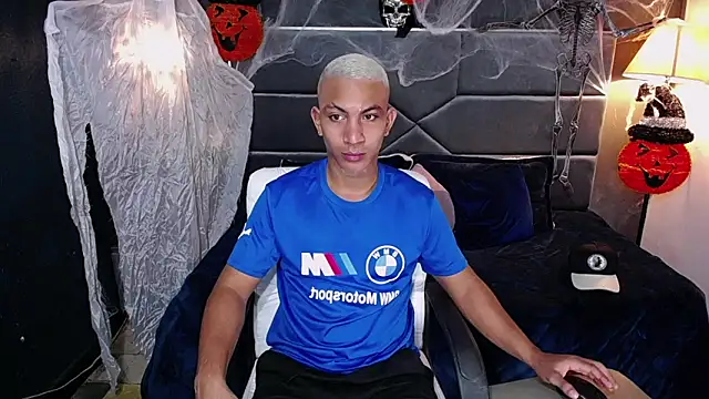 Snapshot of liam_howard chatting on 30, 10, 2025 liam howard online show from 30, 10, 2025