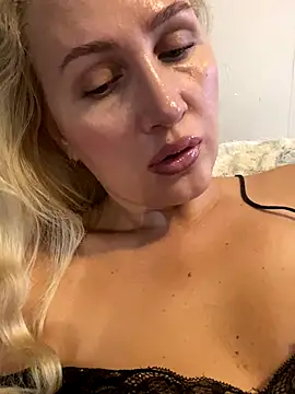 YourBlondee online show from 23, 10, 2025