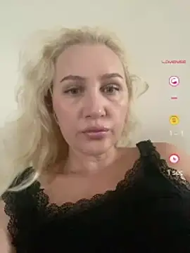 YourBlondee online show from 6, 7, 2026