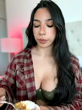 LoveLillyy online show from 17, 12, 2025