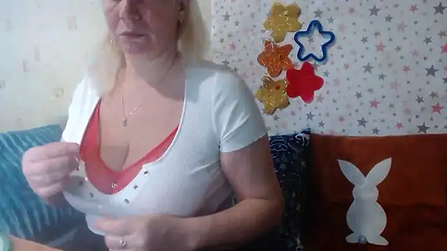 QueenLana online show from 7, 1, 2026