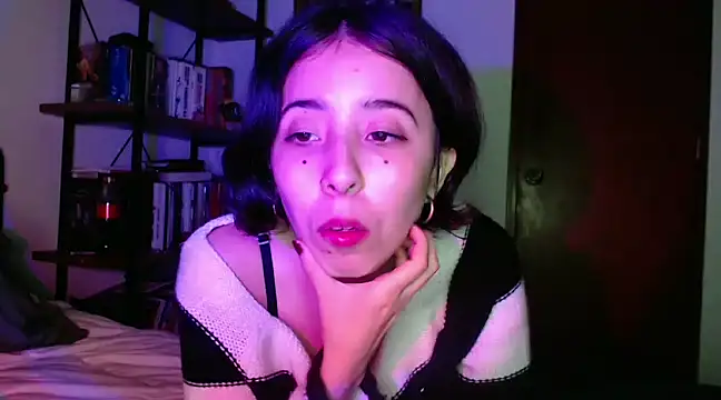 Snapshot of babyluna_8_8 chatting on 12, 3, 2025 babyluna 8 8 online show from 12, 3, 2025