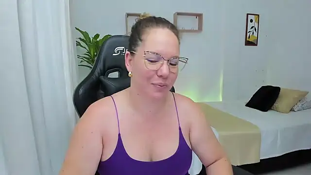 Snapshot of tamy_shine87 chatting on 14, 12, 2024 tamy shine87 online show from 14, 12, 2024