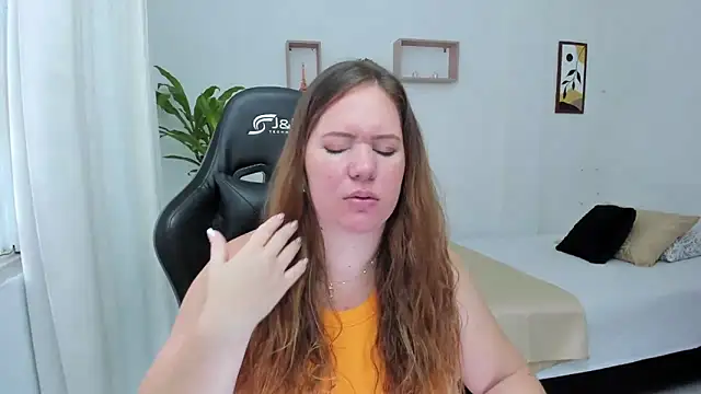 Snapshot of tamy_shine87 chatting on 15, 12, 2024 tamy shine87 online show from 15, 12, 2024