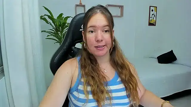 Snapshot of tamy_shine87 chatting on 22, 2, 2025 tamy shine87 online show from 22, 2, 2025