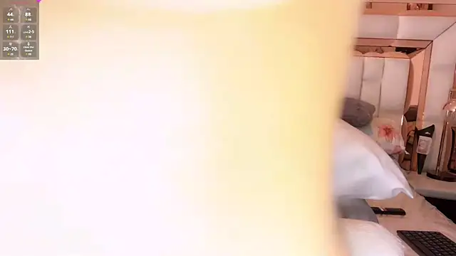 Snapshot of im_yours_01 chatting on 9, 1, 2025 im yours 01 online show from 9, 1, 2025