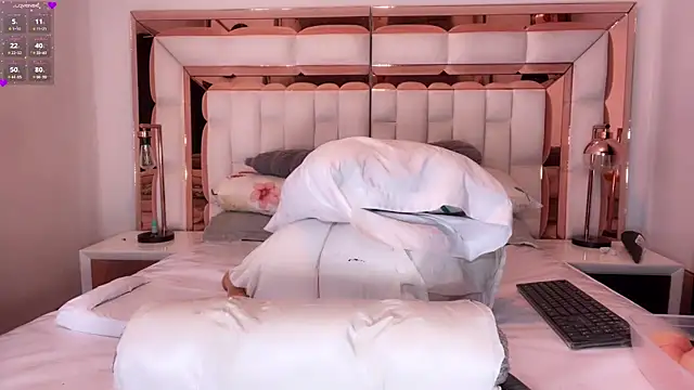 Snapshot of im_yours_01 chatting on 28, 1, 2025 im yours 01 online show from 28, 1, 2025