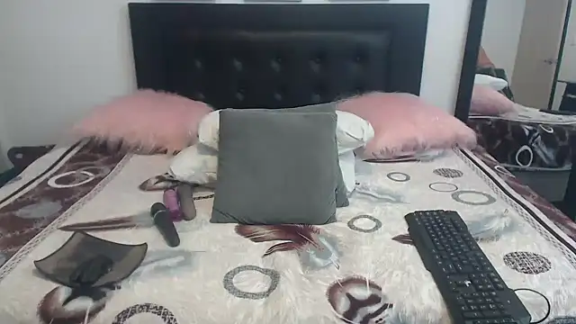 katiehotx online show from 8, 11, 2025