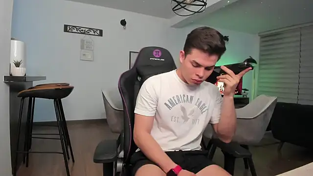 Snapshot of alejooo_twink chatting on 2, 3, 2025 alejooo twink online show from 2, 3, 2025