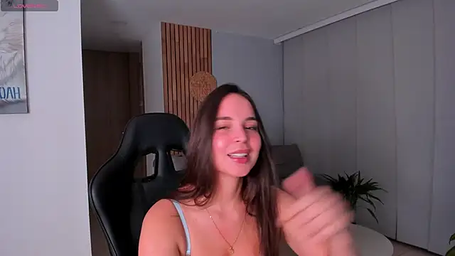 Snapshot of AnnieHallX chatting on 28, 4, 2026 AnnieHallX online show from 28, 4, 2026