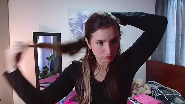 vanessabrown  online show from 19, 2, 2025