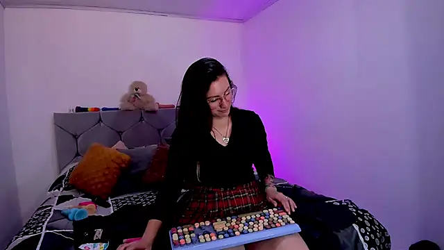 vanessabrown  online show from 29, 9, 2025