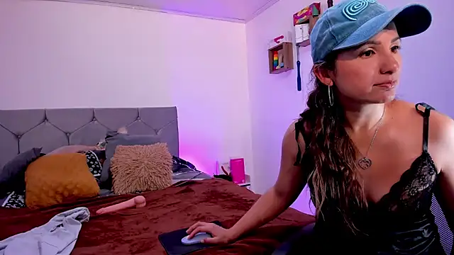 vanessabrown  online show from 20, 10, 2025