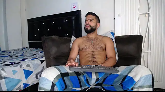 sweatyhairypig23 online show from 13, 3, 2025