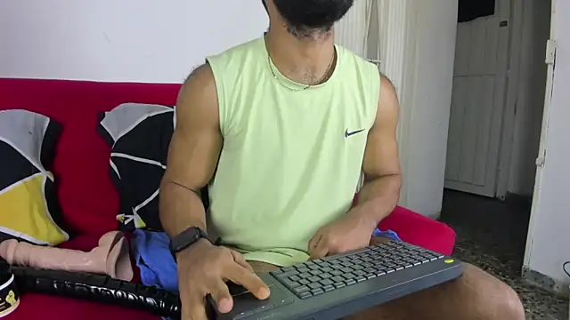 Snapshot of sweatyhairypig23 chatting on 12, 3, 2026 sweatyhairypig23 online show from 12, 3, 2026