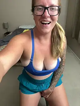 Snapshot of Lizzyloo chatting on 9, 7, 2026 Lizzyloo online show from 9, 7, 2026