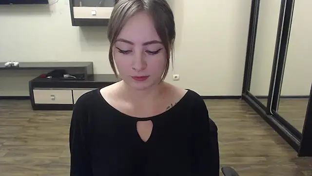 Snapshot of Laralianna chatting on 9, 12, 2024 Laralianna online show from 9, 12, 2024