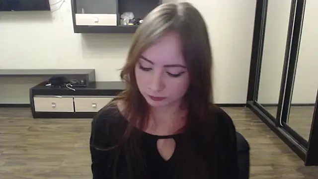 Snapshot of Laralianna chatting on 11, 12, 2024 Laralianna online show from 11, 12, 2024