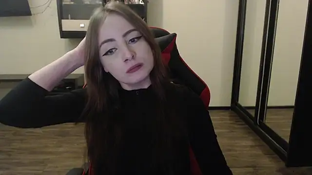 Snapshot of Laralianna chatting on 4, 1, 2025 Laralianna online show from 4, 1, 2025