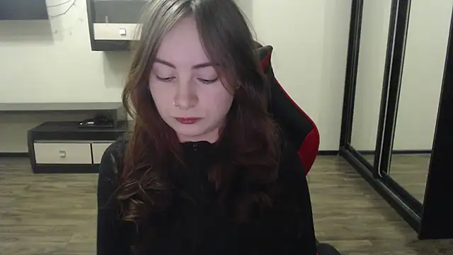 Snapshot of Laralianna chatting on 6, 2, 2025 Laralianna online show from 6, 2, 2025