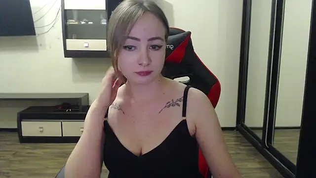 Snapshot of Laralianna chatting on 15, 2, 2025 Laralianna online show from 15, 2, 2025