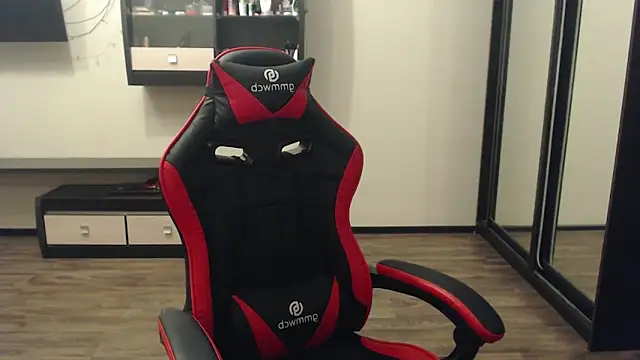 Snapshot of Laralianna chatting on 1, 3, 2025 Laralianna online show from 1, 3, 2025