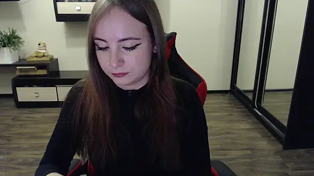 Snapshot of Laralianna chatting on 12, 9, 2025 Laralianna online show from 12, 9, 2025