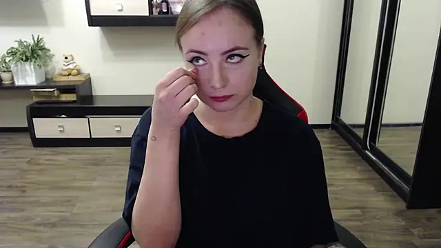 Snapshot of Laralianna chatting on 21, 9, 2025 Laralianna online show from 21, 9, 2025