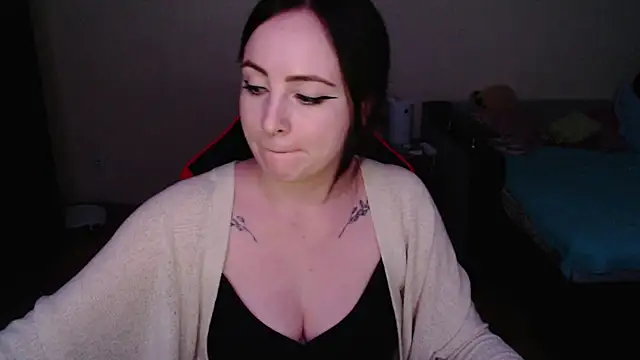 Snapshot of Laralianna chatting on 28, 10, 2025 Laralianna online show from 28, 10, 2025