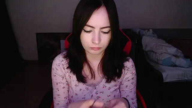 Snapshot of Laralianna chatting on 5, 12, 2025 Laralianna online show from 5, 12, 2025