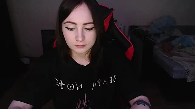 Snapshot of Laralianna chatting on 17, 12, 2025 Laralianna online show from 17, 12, 2025