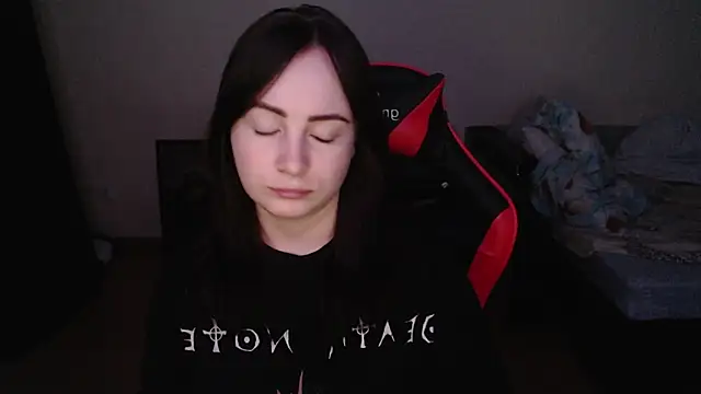 Snapshot of Laralianna chatting on 18, 12, 2025 Laralianna online show from 18, 12, 2025