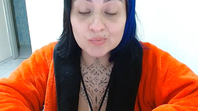 Snapshot of vaholiver chatting on 12, 6, 2026 vaholiver online show from 12, 6, 2026