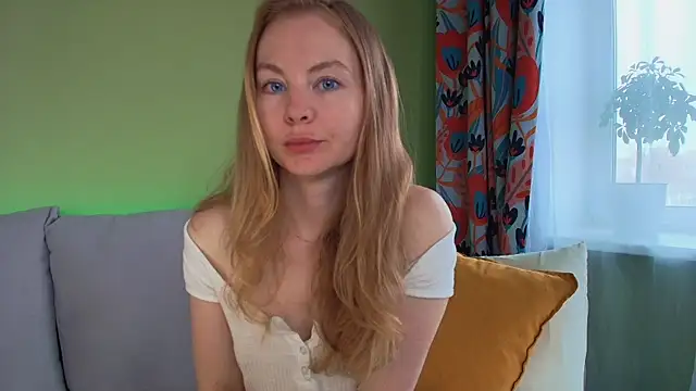 Snapshot of Cuddle_Cat chatting on 12, 4, 2026 Cuddle Cat online show from 12, 4, 2026