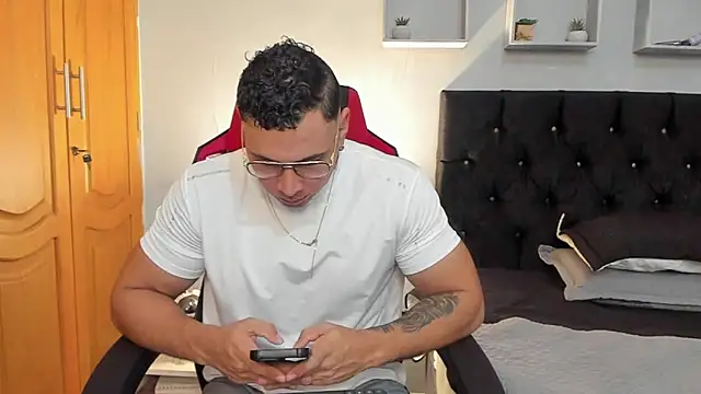 Snapshot of tyler_hank01 chatting on 30, 3, 2026 tyler hank01 online show from 30, 3, 2026