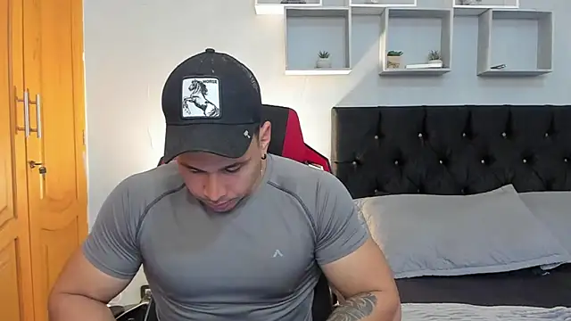 Snapshot of tyler_hank01 chatting on 13, 4, 2026 tyler hank01 online show from 13, 4, 2026