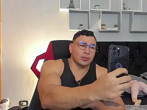 Snapshot of tyler_hank01 chatting on 16, 4, 2026 tyler hank01 online show from 16, 4, 2026