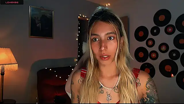 Saucy Jenn online show from 23, 2, 2025