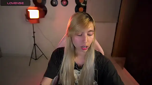 Saucy Jenn online show from 29, 3, 2026