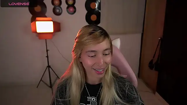 Saucy Jenn online show from 10, 4, 2026