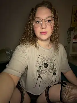 Snapshot of EmmieRae chatting on 27, 10, 2025 EmmieRae online show from 27, 10, 2025