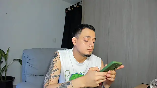Snapshot of alejandro_calderon1 chatting on 6, 3, 2025 alejandro calderon1 online show from 6, 3, 2025