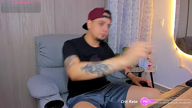 Snapshot of alejandro_calderon1 chatting on 13, 10, 2025 alejandro calderon1 online show from 13, 10, 2025