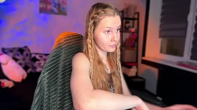 Chanel Gill online show from 4, 12, 2025