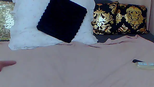 Snapshot of BustyVicky chatting on 12, 12, 2024 BustyVicky online show from 12, 12, 2024