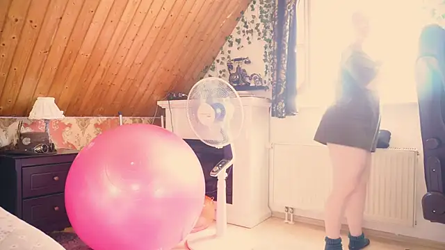 TessaWinter online show from 15, 9, 2025